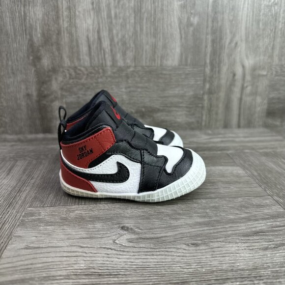 Jordan 1 Crib Bootie Infant size 4c Black Varsity Red White HJ92890-061 - Picture 1 of 8